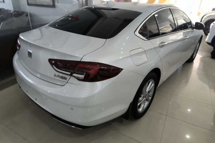 别克 君威 2024款 25T 超享版车身外观7