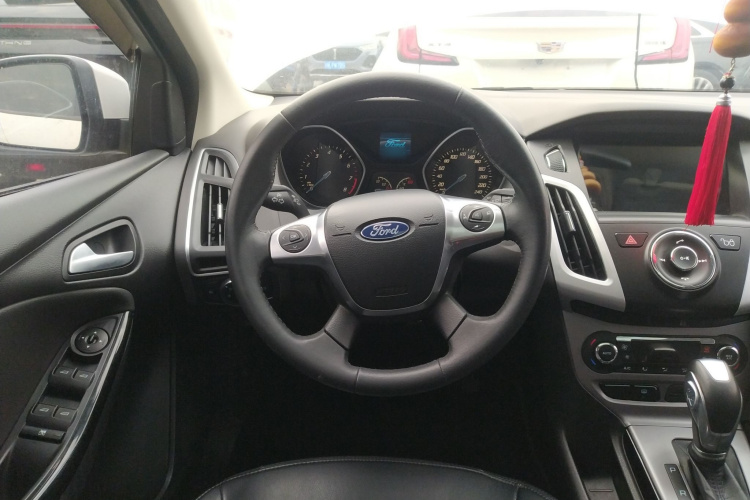 福特 福克斯 2012款 两厢 1.6L 自动风尚型中控内饰13