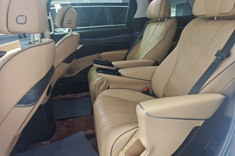 腾势D9 2024款 DM-i 980 四驱尊贵型中控内饰21