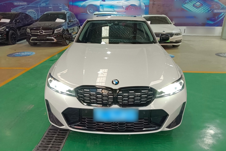 宝马3系 2023款 325i M运动套装车身外观2