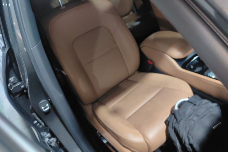 理想汽车 理想ONE 2021款 增程6座版局部细节41