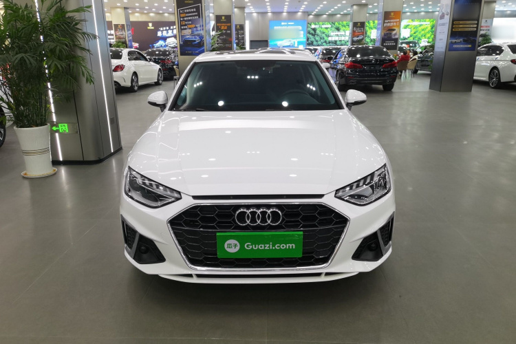 奥迪A4L 2023款 40 TFSI 时尚动感型车身外观2