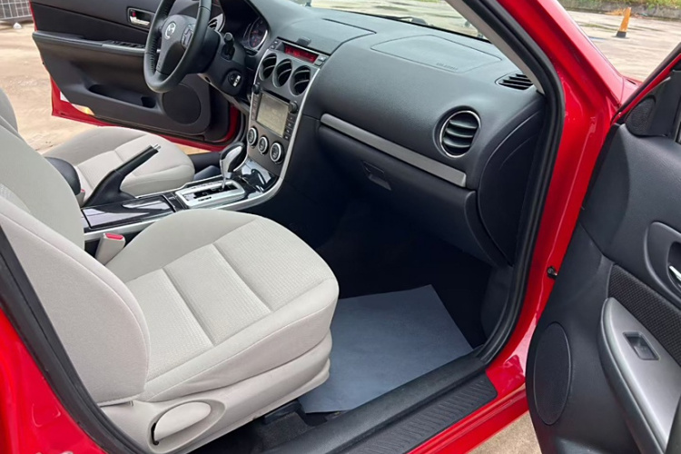 马自达6 2015款 2.0L 自动时尚型中控内饰7010