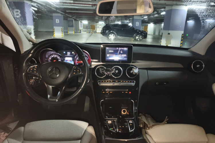 奔驰C级 2017款 改款 C 180 L 动感型运动版中控内饰12