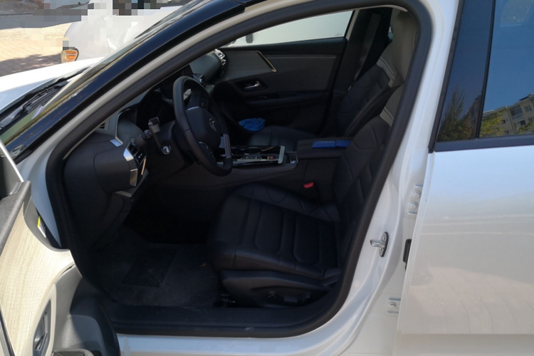 雪铁龙 凡尔赛C5 X 2023款 1.6T 势不凡中控内饰19