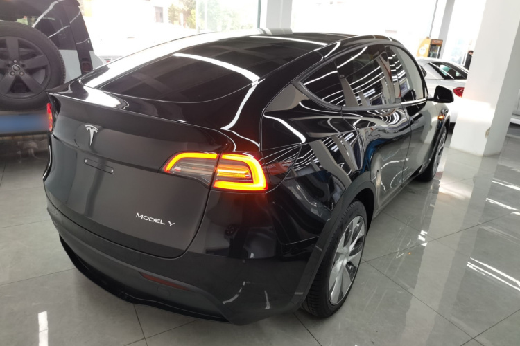 特斯拉 Model Y 2022款 改款 后轮驱动版车身外观7