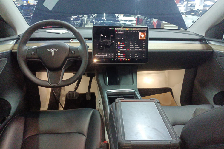 特斯拉 Model Y 2022款 改款 后轮驱动版中控内饰12