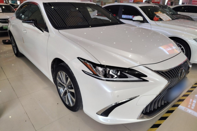 雷克萨斯ES 2020款 200 卓越版车身外观3