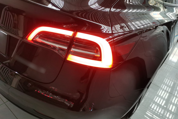 特斯拉 Model 3 2022款 后轮驱动版车身外观6006