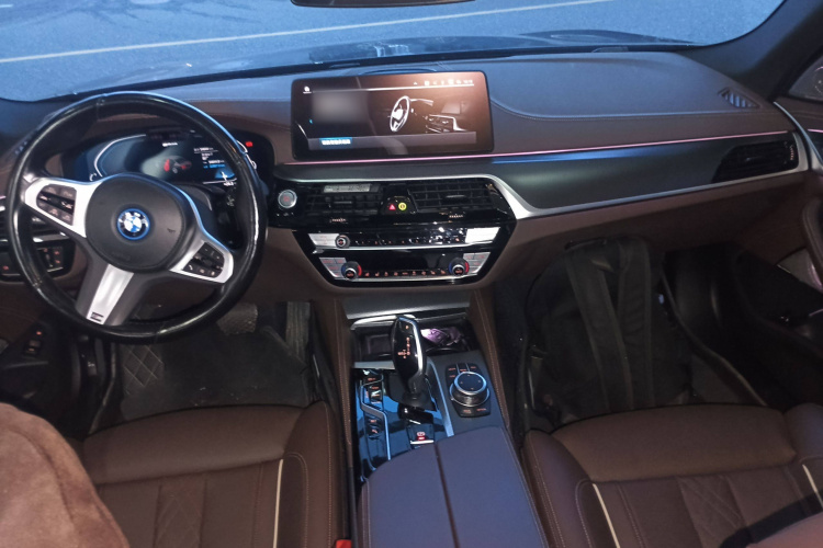 宝马5系新能源 2022款 改款二 535Le 先锋版M运动套装中控内饰7002