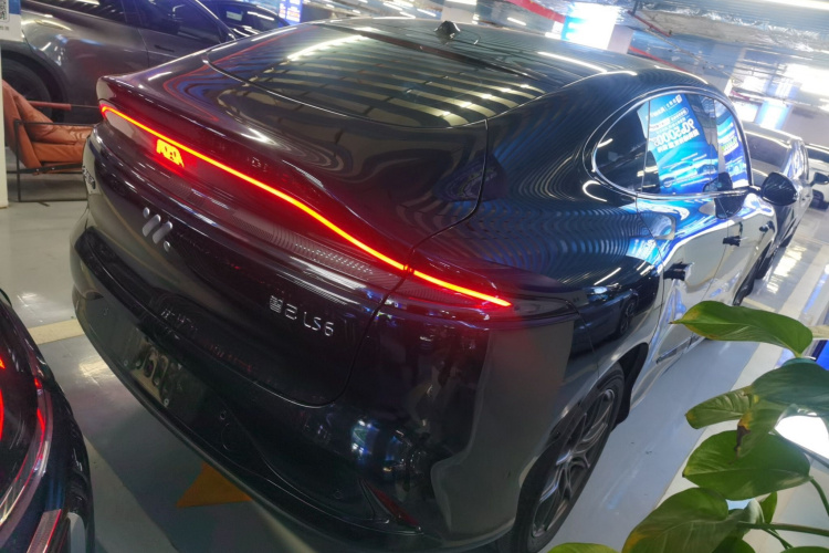 智己汽车 智己LS6 2025款 灵蜥智驾版车身外观7