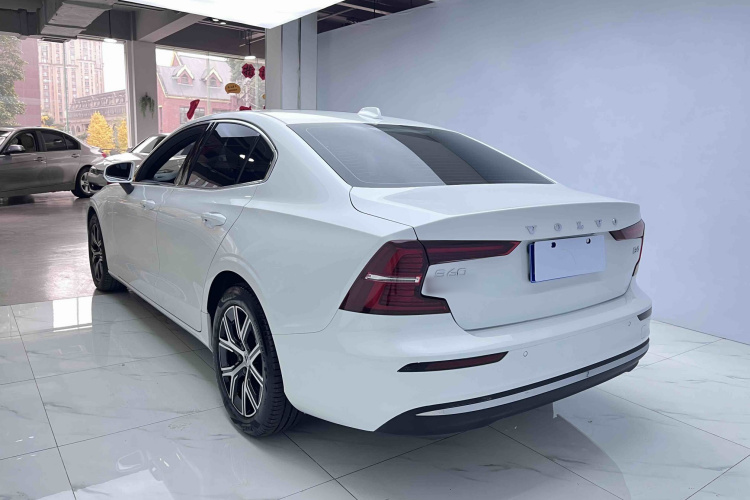 沃尔沃S60 2025款 B4 智逸豪华版车身外观6004