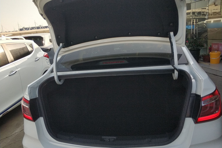 长安 逸动DT 2019款 1.6L 自动智享型 国VI机舱底盘23