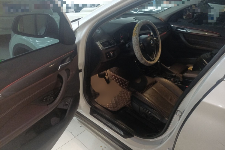 宝马X1 2019款 sDrive18Li 尊享型中控内饰7003