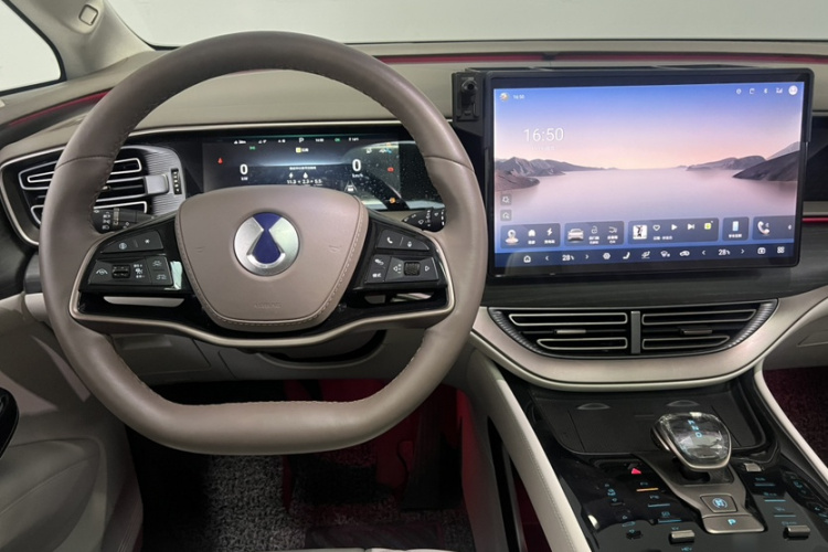 腾势D9 2022款 DM-i 970 四驱旗舰型中控内饰7011