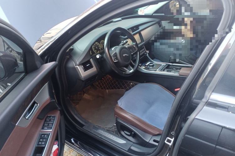 捷豹XFL 2018款 XFL 2.0T 250PS 豪华版局部细节19