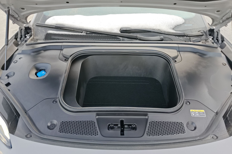 红旗EH7 2024款 760 Pro+ 四驱版机舱底盘24