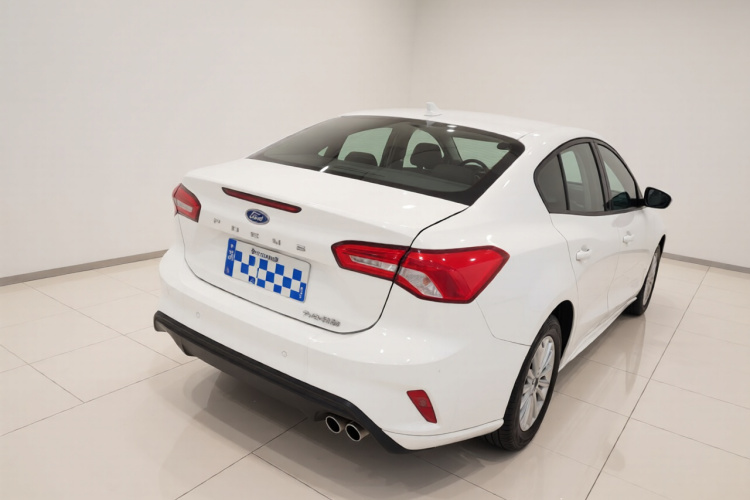 福特 福克斯 2020款 三厢 1.5L 自动锋跃型车身外观7