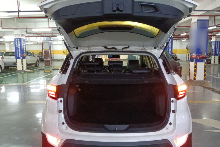 江铃 驭胜S330 2016款 1.5L GTDi 自动两驱尊贵版机舱底盘23