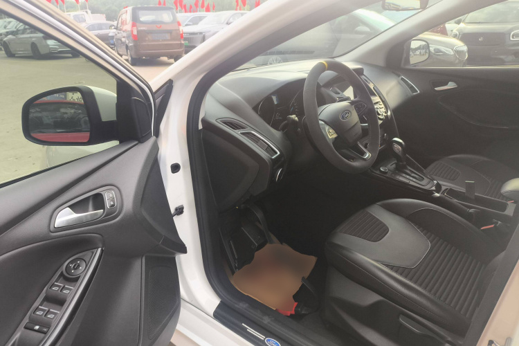 福特 福克斯 2020款 两厢经典 1.5L 自动风尚型中控内饰7003