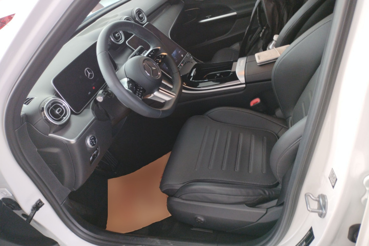 奔驰C级新能源 2023款 C 350 eL中控内饰19