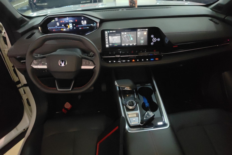 长安CS55PLUS 2024款 第三代 1.5T DCT卓越型中控内饰12