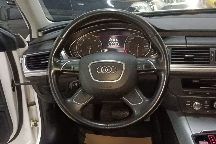 奥迪A6L 2015款 TFSI 百万纪念智领型中控内饰13