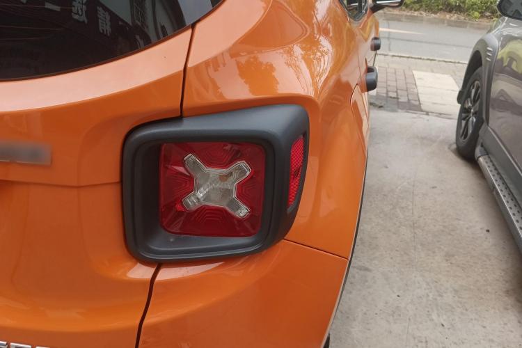 Jeep 自由侠 2017款 180T 自动动能版+车身外观6006