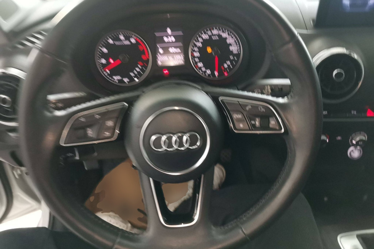 奥迪A3 2018款 30周年年型 Limousine 35 TFSI 时尚型中控内饰13