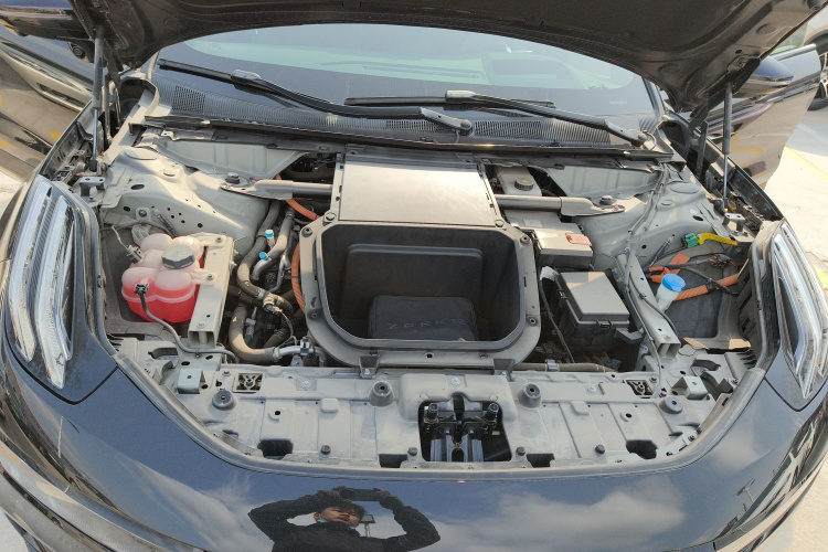 极氪001 2023款 YOU版 100kWh机舱底盘24