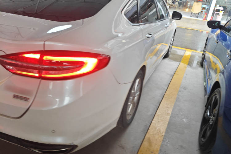 福特 蒙迪欧 2017款 EcoBoost 200 时尚型车身外观9