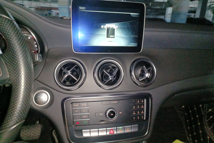 奔驰GLA 2018款 GLA 200 时尚型局部细节16