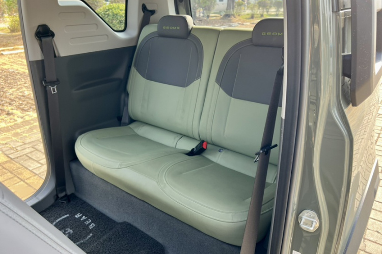 吉利银河 2024款 200km 熊猫骑士中控内饰7008