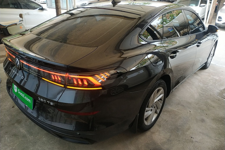 大众 2022款 凌渡L 280TSI DSG热辣版车身外观7