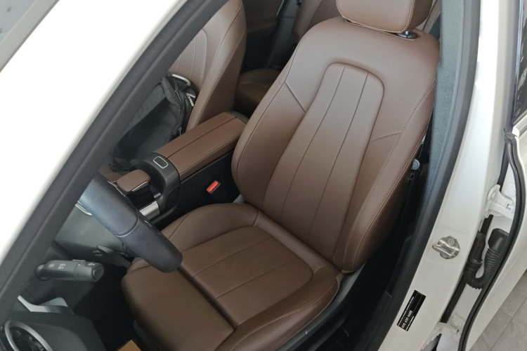 奔驰GLB 2023款 GLB 200 时尚型局部细节19