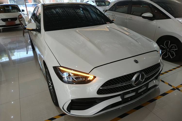 奔驰C级 2023款 C 260 L 运动版车身外观3
