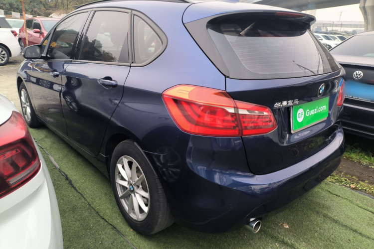 宝马2系旅行车 2016款 218i 时尚型车身外观4