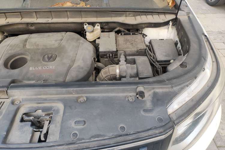 长安CS95 2017款 2.0T 两驱智途版机舱底盘26