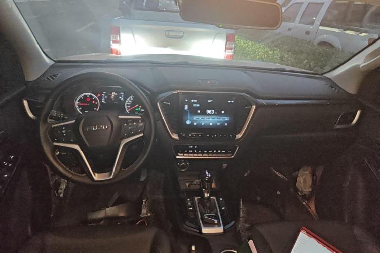 五十铃 D-MAX 2021款 1.9T自动四驱柴油Global引领型RZ4E中控内饰7002