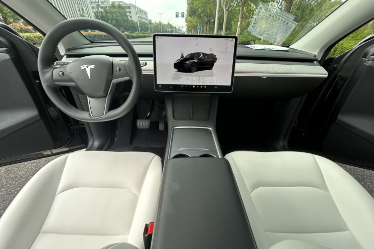 特斯拉 Model Y 2023款 后轮驱动版中控内饰7002