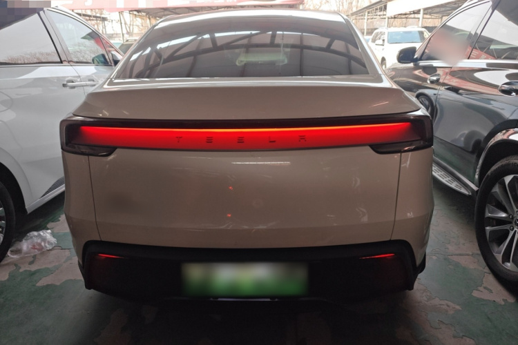 特斯拉 Model Y 2025款 后轮驱动版车身外观6004