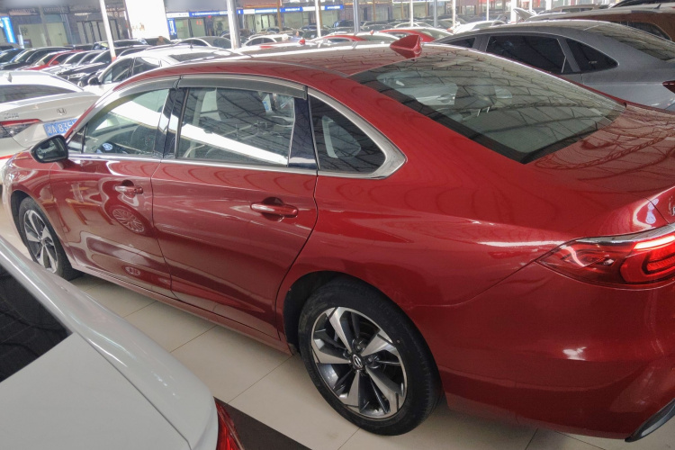 广汽传祺 传祺GA6 2019款 270T 自动豪华版车身外观4