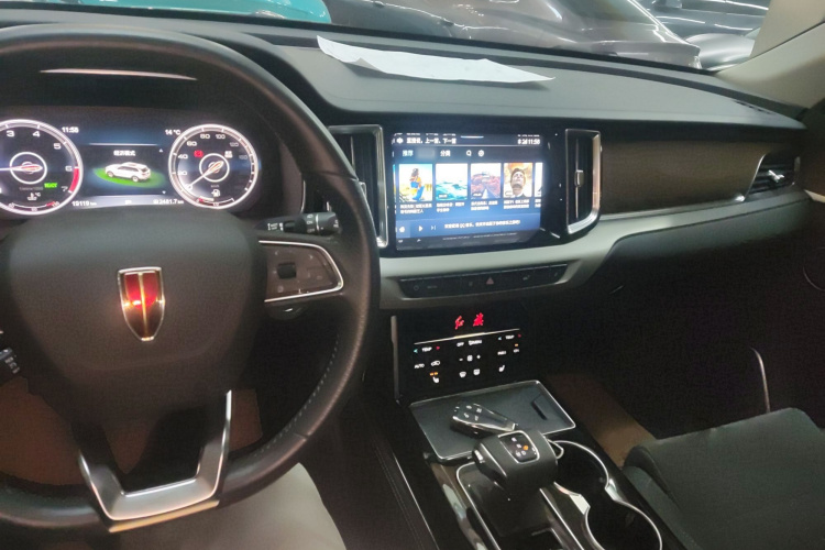 红旗HS7 2022款 2.0T DCT两驱智联旗享版 五座中控内饰7002