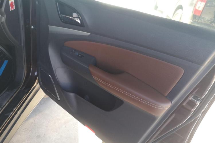 比亚迪S7 2015款 2.0T 升级版 自动尊贵型中控内饰42