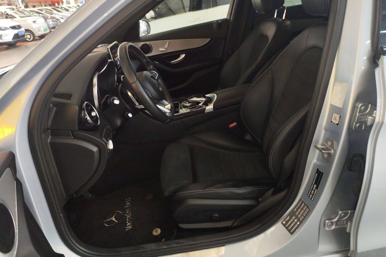 奔驰C级 2017款 C 200 运动版中控内饰19