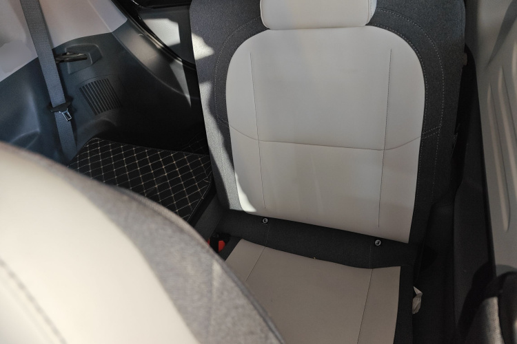 吉利银河 2025款 210km 熊猫卡丁中控内饰7004