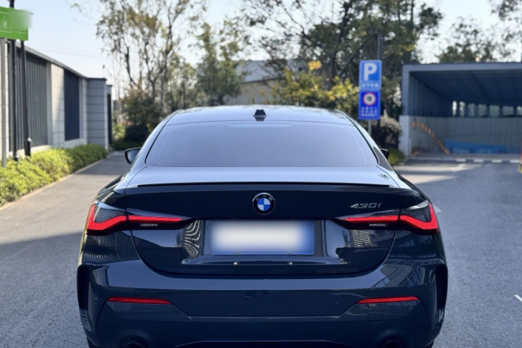 宝马4系 2023款 430i M运动曜夜套装车身外观6004