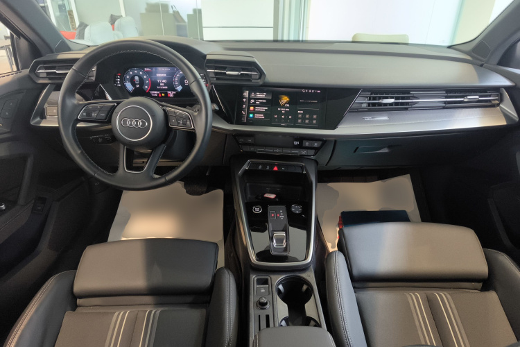 奥迪A3 2023款 改款 A3L Limousine 35 TFSI 时尚运动型中控内饰7002