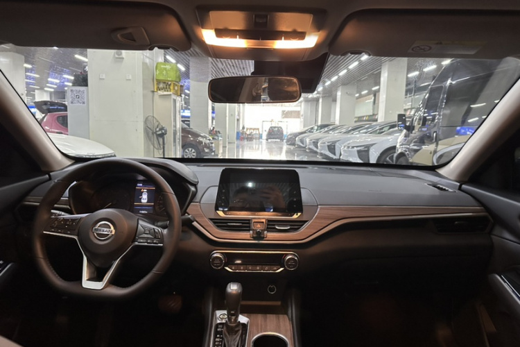 日产 天籁 2021款 2.0L XL 舒适版中控内饰7001