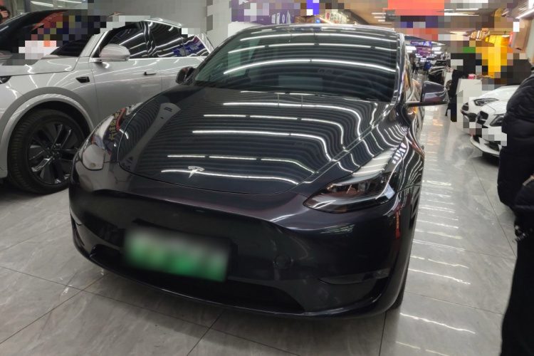 特斯拉 Model Y 2024款 长续航全轮驱动版车身外观1